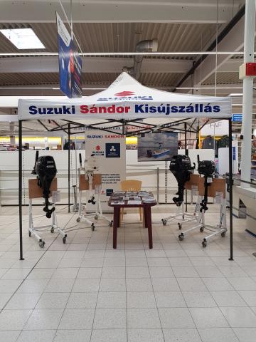 Csónakmotorok kiállítása a Téglagyár úti TESCO-ban Szolnokon Csónakmotorok kiállítása a Téglagyár úti TESCO-ban Szolnokon